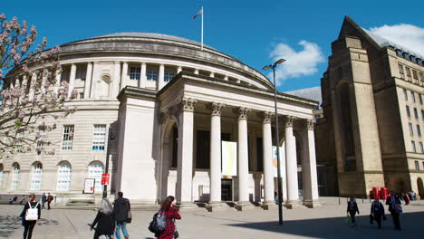 Manchester,-Großbritannien---4.-Mai-2017:-Außenansicht-Des-Gebäudes-Der-Zentralbibliothek-Von-Manchester