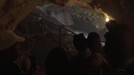 Touristen-In-Der-Grotte-Von-Rosch-Hanikra