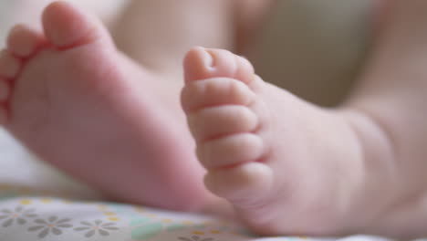 Little-bare-feet-of-the-baby