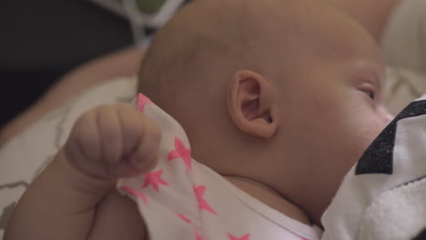 Breastfeeding-baby-before-daytime-sleep