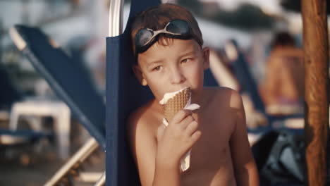 Child-refreshing-with-ice-cream-at-the-beach