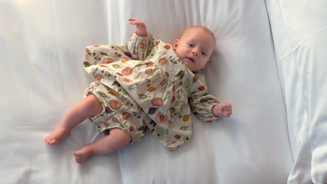 Baby-girl-of-three-months-on-the-bed