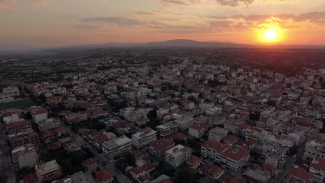 Stadtbild-Aus-Der-Luft-Bei-Sonnenaufgang-Nea-Kallikratia-Griechenland