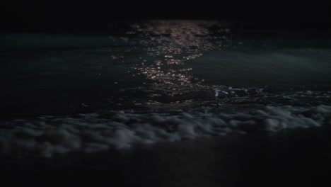 Scene-of-the-sea-washing-shore-at-night