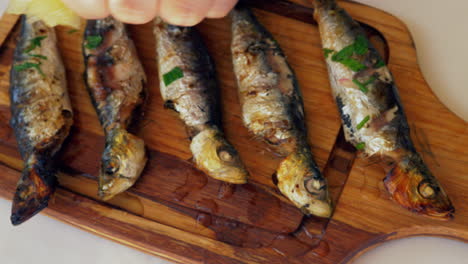 Grilled-sardines-with-lemon-juice