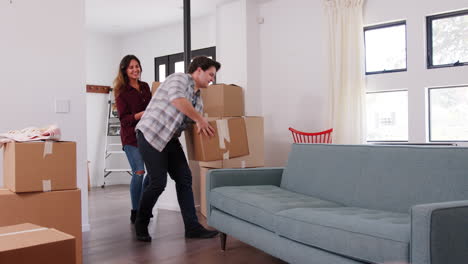 Couple-Carrying-Removal-Boxes-Into-New-Home-On-Moving-Day