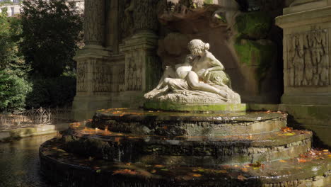 Acis-Y-Galatea-Escultura-De-La-Fuente-De-Los-Medici-En-Los-Jardines-De-Luxemburgo,-París