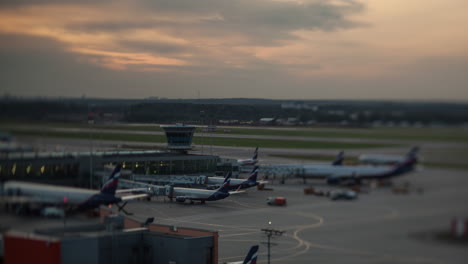 Timelapse-of-airplanes-traffic-in-Sheremetyevo-Airport-Moscow