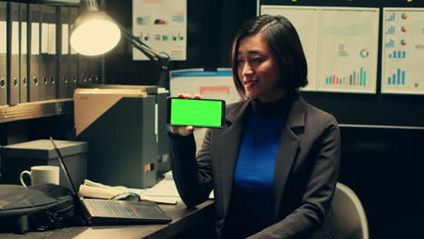 Law-agent-showing-greenscreen-display-on-smartphone-layout