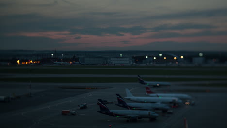 Timelapse-of-plane-traffic-in-Sheremetyevo-Airport-Moscow