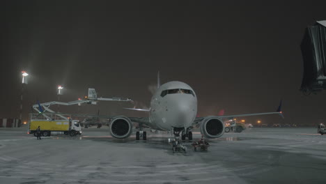 De-icing-tail-wings-of-the-airplane-before-night-departure