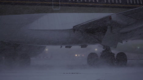 Singapore-Airplane-taxiing-view-in-blizzard