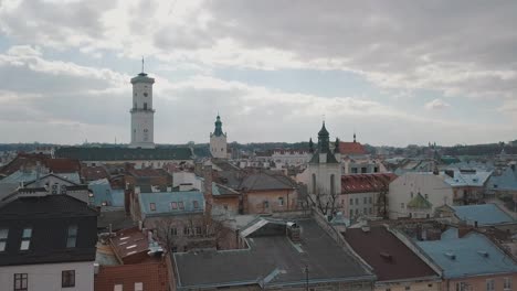 Luftstadt-Lemberg,-Ukraine.-Europäische-Stadt.-Beliebte-Gegenden-Der-Stadt.-Dächer