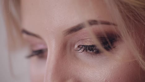 Beautiful-and-lovely-bride.-Close-up-shot-of-bride's-eyes.-Wedding-morning