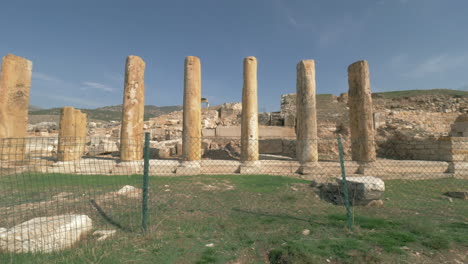 Antike-Ruinen-Und-Säulen-Der-Stadt-Hierapolis-In-Pamukkale,-Türkei