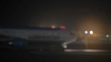 Arrival-of-the-airplane-at-night-defocus