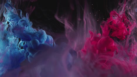 Rote-Und-Blaue-Substanzen,-Die-In-Einer-Flüssigkeit-Violette-Wolken-Bilden