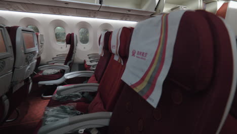 Leere-Economy-Class-Im-Flugzeug-Der-Hainan-Airlines