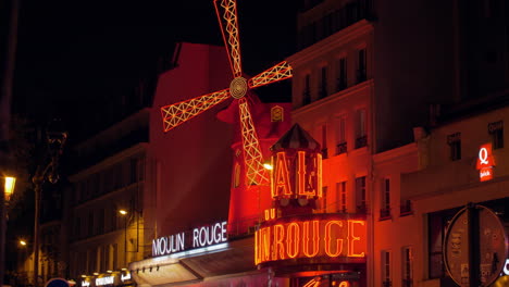 Vista-Del-Moulin-Rouge-En-La-Noche-París-Francia