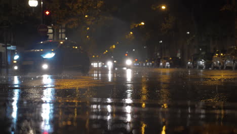 Car-traffic-on-wet-road-at-rainy-night-Paris