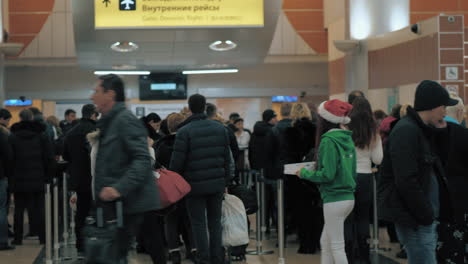 Passagierschlange-Vor-Den-Gates-Am-Moskauer-Flughafen-Scheremetjewo