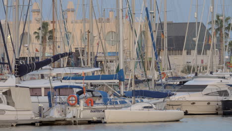 Quay-with-yachts-in-Alicante-Spain