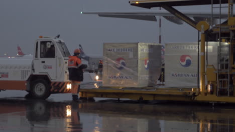 Loading-Korean-Air-cargo-containers-on-transporter-at-Sheremetyevo-Moscow