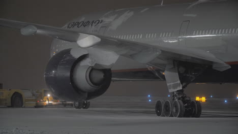 Abschleppen-Von-Aeroflot-Flugzeugen-In-Der-Winternacht-Moskau