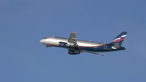 Aeroflot-A320-Steigt-In-Den-Himmel