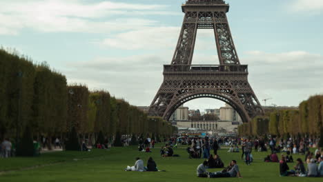 Timelapse-of-people-on-green-lawn-of-Champ-de-Mars-in-Paris-France