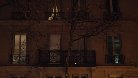 Vista-A-La-Casa-En-París-De-Noche.