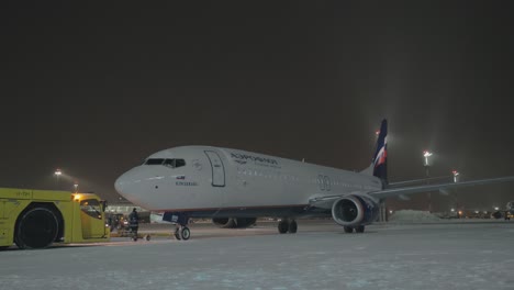 Aeroflot-Boeing-737-800-Pushback-Am-Flughafen-Moskau-Scheremetjewo-In-Der-Winternacht
