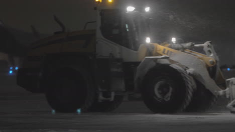 Tractor-snow-plow-in-the-airport-at-night