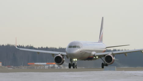 Airbus-A320-De-Aeroflot-Despegando-Tiro-De-Invierno-Moscú