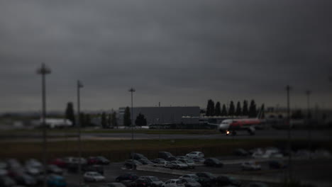 Timelapse-shot-of-airplanes-traffic-at-the-airport-from-day-till-night-Paris-France