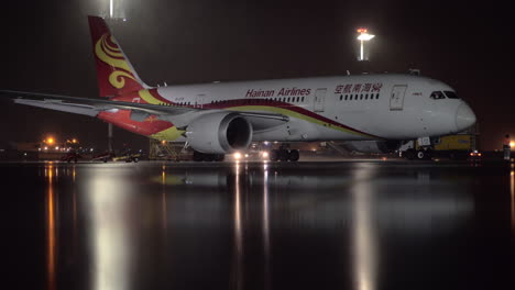 Hainan-Airlines-Boeing-787-8-Dreamliner-parked-in-the-airport-at-night