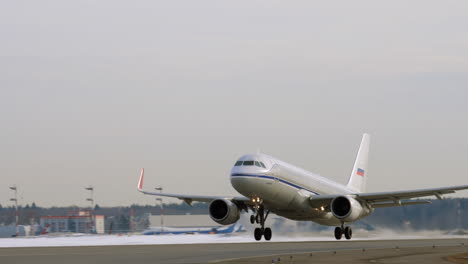 Aeroflot-Flugzeug-Dobrolet-A320-Startet-Winteransicht-Moskau
