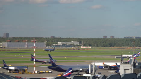 Verkehr-Von-Aeroflot-Flugzeugen-Am-Moskauer-Flughafen-Scheremetjewo