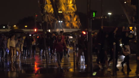 Pedestrians-on-crosswalk-in-rainy-evening-Paris-France