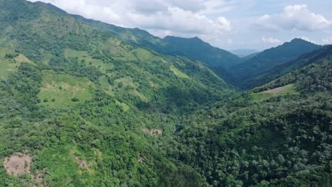 Green-mountains-and-pristine-landscape,-Bonao-in-Dominican-Republic