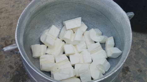 Nahaufnahme-Von-Weißem-Fufu,-Einem-Traditionellen-Lebensmittel-Aus-Westafrika-Und-Der-Karibik
