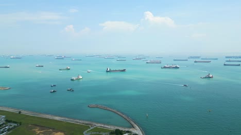 Drohnenansicht-Von-Containerschiffen,-Die-In-Der-Bucht-Von-Singapur-Liegen