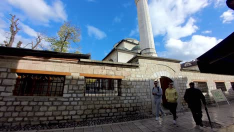 Sarajevo,-Iglesias-Y-Mezquitas:-Descubra-El-Encanto-De-Sarajevo,-Una-Ciudad-Adornada-Con-Iglesias-Y-Mezquitas