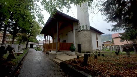 Sarajevo,-Iglesias-Y-Mezquitas:-Recorra-Las-Calles-De-Sarajevo,-Donde-Las-Iglesias-Y-Mezquitas-Son-Monumentos-Culturales.