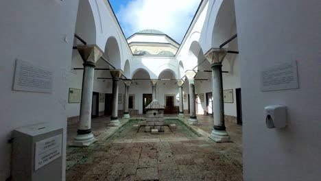 Sarajevo,-Iglesias-Y-Mezquitas:-Adéntrese-En-La-Historia-De-Sarajevo,-Marcada-Por-Venerables-Iglesias-Y-Mezquitas-Eternas