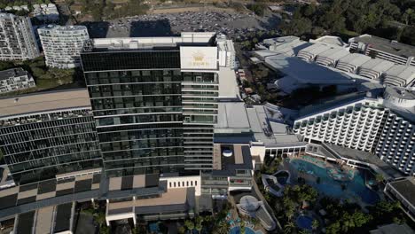 Luftaufnahme-Des-Crown-Casino-Hotels-In-Perth-City-Bei-Sonnenuntergang,-Westaustralien