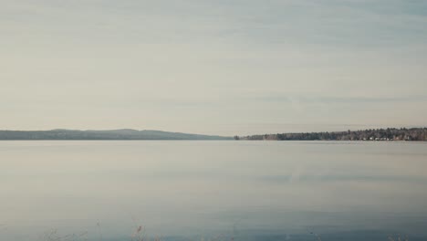 Panorama-Of-Lake-In-The-Early-Morning
