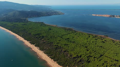 Sandy-beach-at-Orbetello-lagoon