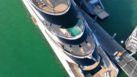 Aerial-view-of-the-pool-on-a-luxury-yacht