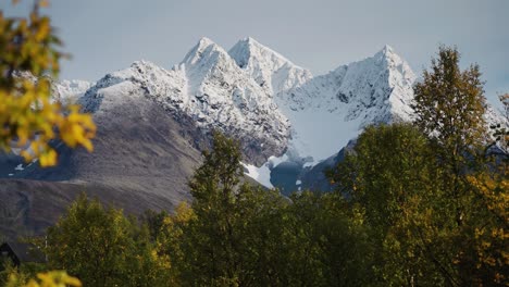 Snow-covered-peaks-of-Lyngen-Alps-tower-above-the-autumn-landscape